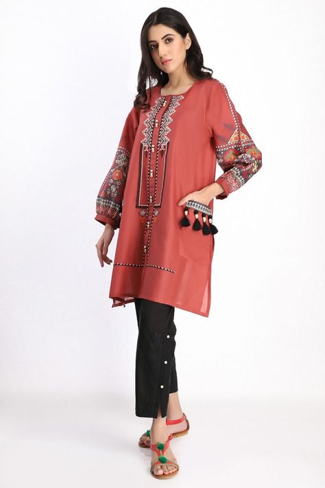 Winter Khaddar Dress Design, Khaadi Kurti Designs, Pocket Style Kurti Design, Khaddar Shirt Design, Khaadi Kurta, Pakistani Kurta Designs, Pakistani Casual Wear, Stitching Styles, Short Kurti Designs