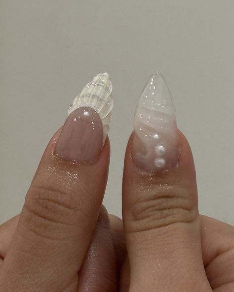 Almond Nails Mermaid, Korean Nails Jelly, Shell Inspired Nails, Almond Nails Seashell, Gel Extensions Nails, Siren Core Nails, Cute Nails Almond, Colour Nail Art, Mermaid Vibe Nails