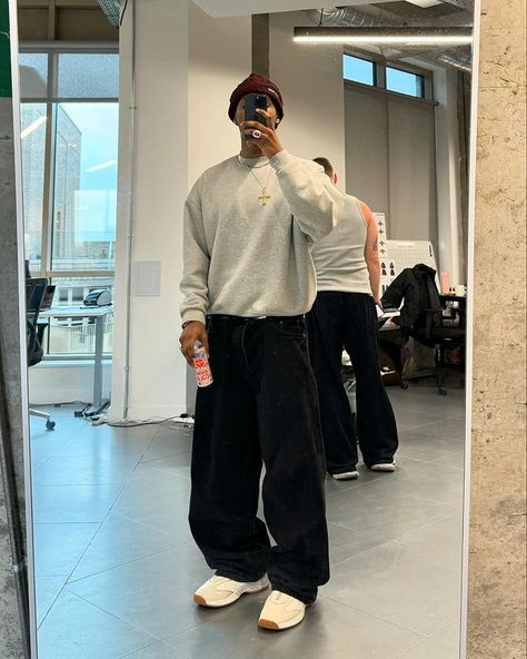 Baggy Pants Sweater Outfit, Baggy Sweatpants Outfit Men, Dior B22 Outfit Men, Sweatpants Outfit Men Streetwear, Fits With Sweatpants, Baggy Pants Outfit Men, Sweatpants Outfit Men, Baggy Sweatpants Outfit, Sweatpants Fits