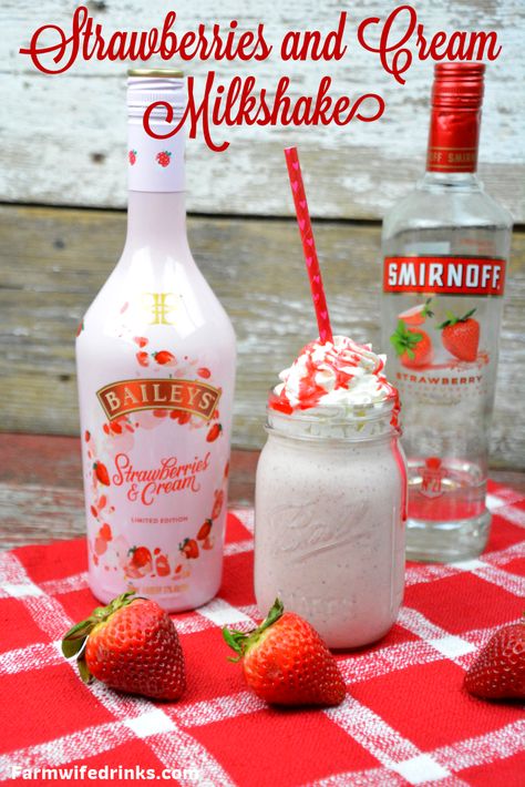 Baileys Strawberries and Cream Milkshake - Strawberry Vodka Milkshake - Milkshake With Alcohol, Boozy Strawberry Milkshake, Baileys Recipes Drinks Strawberry, Spiked Milkshake Recipes, Adult Milkshake Recipes, Baileys Milkshake Recipe, Strawberry Baileys Drinks, Strawberries And Cream Baileys Drinks, Baileys Strawberries And Cream Drinks