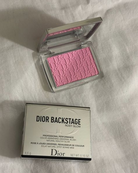 The iconic Rosy Glow blush has been reinvented in a new formula that blends seamlessly with the skin to flush the cheeks with an instant healthy glow Pink Dior Blush, Dior Cosmetics Make Up, Dior Backstage Rosy Glow Blush, Rosy Glow Dior, Dior Blush Aesthetic, Pink Blush Aesthetic, Dior Blush Pink, Make Up Dior, Dior Backstage Blush