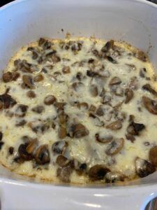 Hamburger Mushroom Casserole, Hamburger Mushroom Bake, Mushroom Bake, Baked Mushrooms, Mushroom Casserole, Cheese Cheddar, Cheddar Bay Biscuits, Hamburger Casserole, Hearty Casseroles