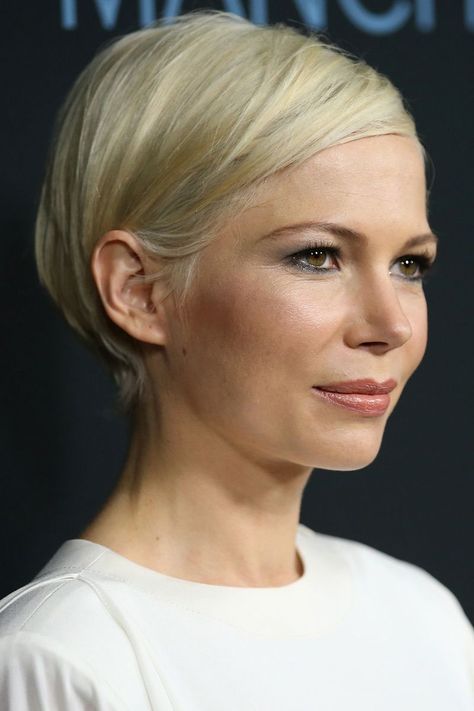 Mastering Hairstyling: Tips and Tricks Balayage Pixie, Michelle Williams Hair, Kort Bob, Color Balayage, Prom Hairstyles For Short Hair, Michelle Williams, Bob Hair, Short Blonde, Short Blonde Hair