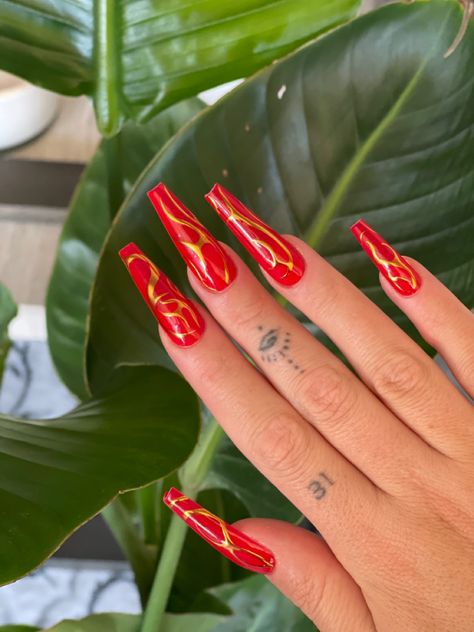 Red And Gold Chrome Nails, Nails With Gold Chrome, Red Coffin Nails, Apres Nails, Red Coffin, Gold Chrome Nails, Nails With Gold, Chrome Design, Chrome Nails Designs