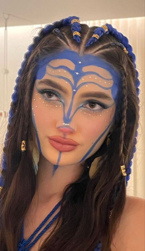 @/ livia_cabaleiro Avatar Costume, Avatar Makeup, Avatar Halloween, Pretty Halloween Costumes, Glam Makeup, Hair Inspiration, Pop Culture, Avatar, Halloween Costumes