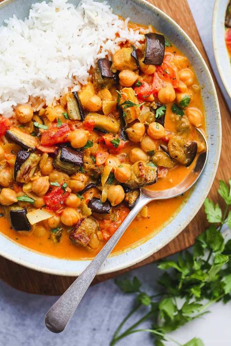 40 Mouthwatering Vegan Eggplant Recipes (Vegan Aubergine Recipes) | Hurry The Food Up Aubergine Recipes, Vegan Eggplant Recipes, Aubergine Curry, Aubergine Recipe, Eggplant Recipes Easy, Chickpea Curry Recipe, Parsley Leaves, Vegan Eggplant, Eggplant Dishes