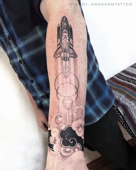 Tattoo Rocket Spaceship, Space Travel Tattoo, Rocket Ship Tattoo Design, Rocket Man Tattoo, Science Tattoo Sleeve, Space Tattoo Forearm, Spaceship Tattoo Design, Spaceship Tattoos, Space Time Tattoo