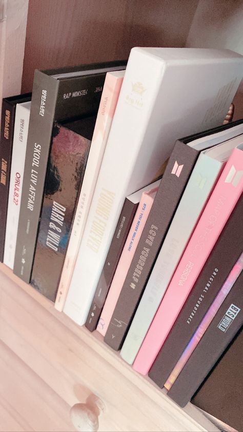 K Pop Albums Collection, Albums Aesthetic Kpop, Kpop Album Aesthetic Blackpink, Bts Album Aesthetic, K Pop Albums, Kpop Album Store Aesthetic, Blackpink Album Collection Aesthetic, Bts Room, Kpop Room