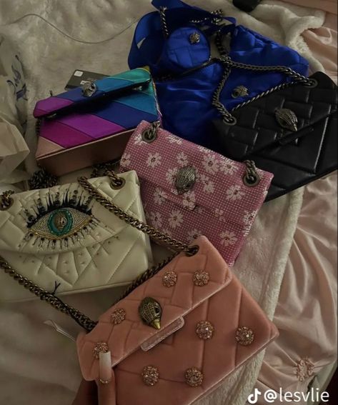 Bolsas Kurt Geiger, Purse Aesthetic, Purses Luxury, My Style Bags, Latina Fashion Outfits, Luxury Bags Collection, Purse Essentials, Handbag Essentials, Girly Bags