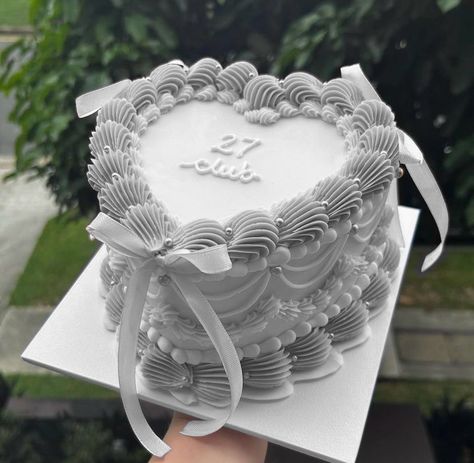 Silver 21st Birthday Cake, Silver Bday Cake, Grey Birthday Cake, Birthday Kek, Grey Cake, Heart Birthday Cake, 14th Birthday Cakes, Bts Cake, Dream Birthday