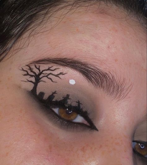 Graveyard Makeup, Halloween Eyeshadow, Eyeliner Ideas, Grave Yard, Black Eyeshadow, Vibe Check, Eye Makeup Designs, Halloween Makeup Looks, Halloween Make Up