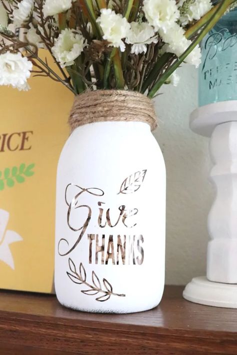 Give Thanks Fall Mason Jar - Creative Ramblings Decorating Jars, Mason Jar Halloween Crafts, Easy Mason Jar Crafts Diy, Fall Mason Jar Crafts, Flowers Stencil, Easy Mason Jar Crafts, Repurpose Pallets, Fall Crafting, Halloween Mason Jars