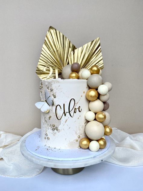 White And Gold Cake, Birthday Cake For Women Elegant, Gold And White Cake, Golden Birthday Cakes, Black And Gold Cake, Sweet Sixteen Cakes, White Birthday Cakes, 40th Cake, Wedding Anniversary Cakes