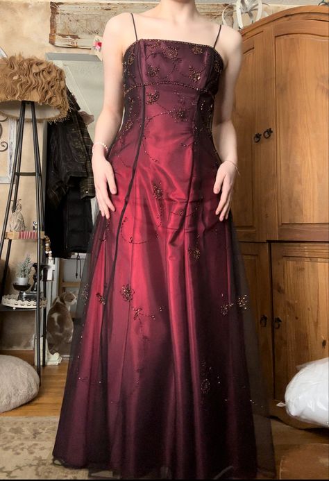 90s Dark Red Prom Dress, Wine Red Prom Dress Long Sleeve, Persephone Outfit, 90s Prom Dress, Dark Red Dresses, Prom Dress Inspo, Tulle Evening Dress, Prom Dress Ideas, Prom Inspo