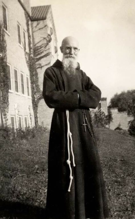 Blessed Solanus Casey Solanus Casey, Catholic Photography, Community Picture, Traditional Catholicism, Lives Of The Saints, Roman Catholic Church, The Monks, Pray For Us, Catholic Art