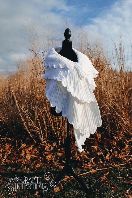 Ravelry: CraftyIntentions' White Feather Wing Shawl Crochet Wings Shawl Free Pattern, Feather Ideas Diy Crafts, Crochet Feather Shawl, Crochet Wings Free Pattern, Wing Crochet Pattern, Wing Shawl Crochet, Fantasy Cosplays, Crochet Plant Hangers, Wing Crochet