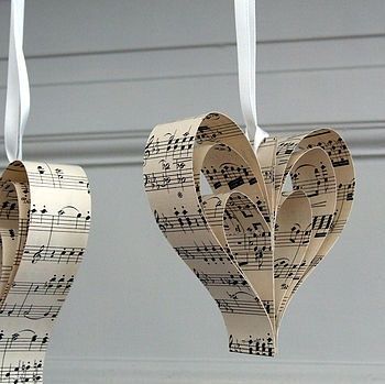 Sheet Music Crafts, Handmade Sheet, Rustic Wedding Decorations, Music Heart, Music Crafts, Wedding Table Plan, Music Decor, Paper Heart, Vintage Sheet Music