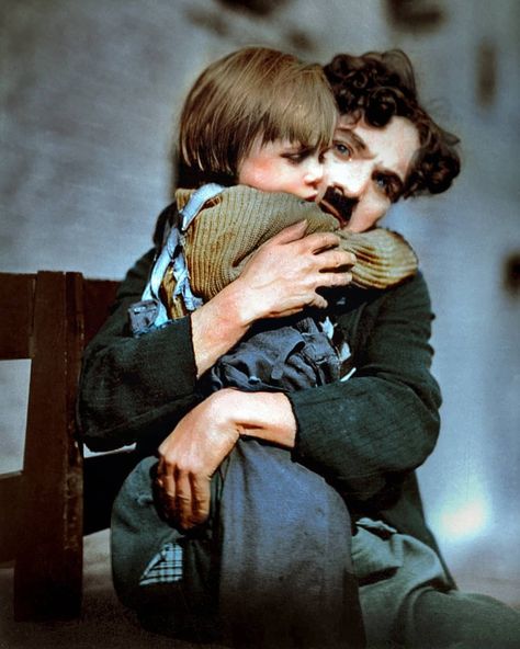 Charlie Chaplin in The Kid (1921) #colourised #colourized #colorised #colorized #colorization #charliechaplin #thekid The Kid 1921, Charles Spencer Chaplin, Charles Spencer, Photo Star, Charles Chaplin, Fritz Lang, Septième Art, Poster Minimalist, Silent Movie