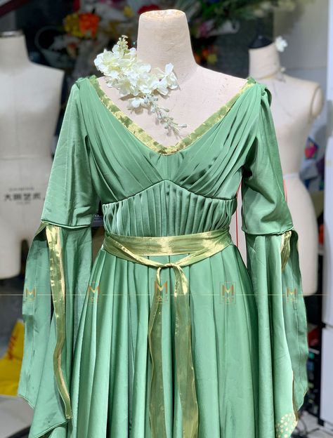 Green Medieval Dress, Princess Leia Dress, Elf Dress, Cosplay Cosplay, Fantasy Gowns, Beautiful Costumes, Medieval Dress, Fantasy Dress, Star Dress