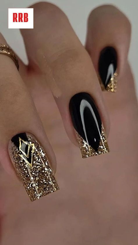 50th Birthday Nail Ideas, Black Gel Nails Ideas, Wedding Guest Nails Ideas Classy, Black And Gold Nails Ideas, Nails Graduation, Black Gold Nails, Black Gel Nails, Black Nails With Glitter, 2023 Prom