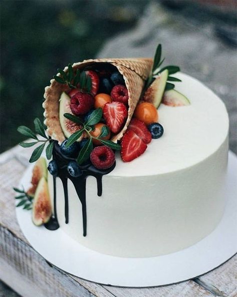 Unique Birthday Cakes, Beautiful Birthday Cakes, Fancy Desserts, Cake Mix Cookies, Savoury Cake, Banana Bread Recipes, Pavlova, Fruit Cake, Easy Cake