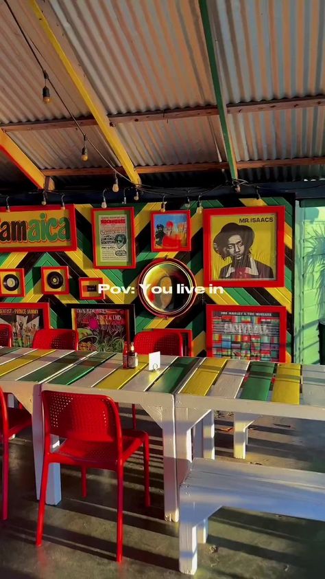 Jamaica Restaurants, Jamaica Decor, Carribean Culture, Caribbean Gyal, Jamaica Party, Jamaica Style, Jamaica Pictures, Caribbean Aesthetic, Rasta Party