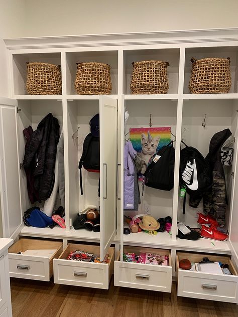 Mudroom Locker Decor, Mudroom Ideas Shoe Storage, Mud Room With Doors, Mudroom Lockers Small Space, Front Door Lockers, Morning Kitchen Pantry, Mudroom Lockers With Drawers, Mid Room Lockers, Locker For Home