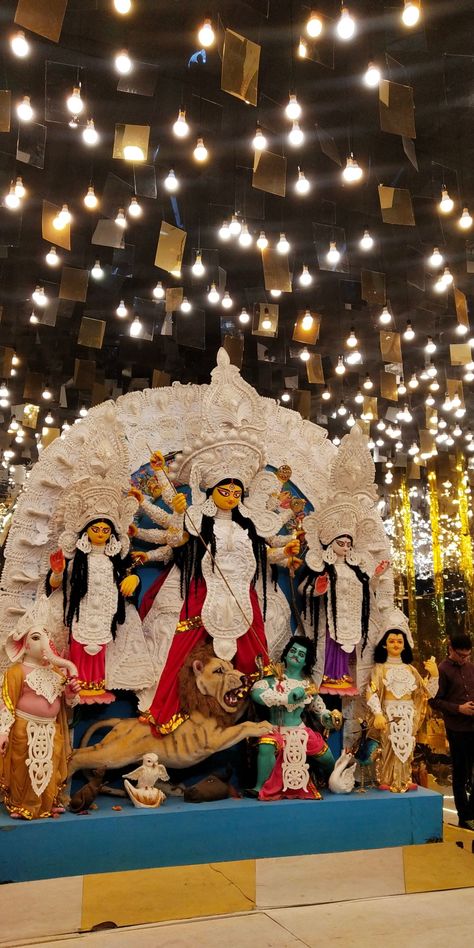 Durga Puja Kolkata Wallpapers, Durga Maa Bengali, Durga Puja Pic, Durga Maa Aesthetic, Durga Kolkata, Durga Puja Aesthetic, Durga Thakur, Kolkata Durga Puja, Durga Puja Wallpaper