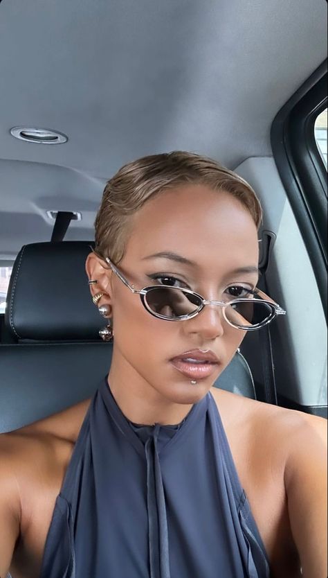 Short Platinum Blonde Hair, Finger Waves Short Hair, Light Purple Hair, Black Women Short Hairstyles, Natural Hair Short Cuts, Blonde Bob Hairstyles, Karrueche Tran, Short Hair Pixie Cuts, Short Sassy Hair