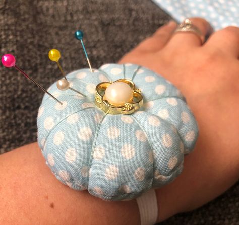 How to make your own pin cushion that's attached to your wrist to make sure your pins don't go missing while sewing! www.nicolacanaveras.com Pin Cushion Diy, Make Your Own Pins, Vintage Style Clothes, Wrist Pin Cushion, Making Cushions, Cushion Diy, Diy Pin Cushion, Household Sewing, Cushions To Make