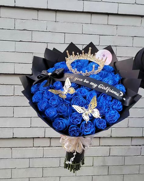 50 counts with a inicial Blue! ____________💙_____________ Las favoritas! . Pre-Order your bouquet 💐 for any occasions. Add On's available, Crowns 👑, balloons 🎈, toppers , Sash , pins 📌, chocolates 🍫 Dm or send a whatsapp to 914-648 2510 Delivery available 📍Yonkers,NY Follow me! . #blueroses #instagram #newpost #parati #love #couples #surprise #aesthetic #organic ##explorepage #yonkers #nyc Blue Nyc Aesthetic, Blue Ribbon Bouquet, Royal Blue Flower Bouquet, Royal Blue Roses, Ribbon Flowers Bouquet, Blue Flowers Bouquet, Royal Blue Flowers, Rosé Birthday, Ribbon Bouquet