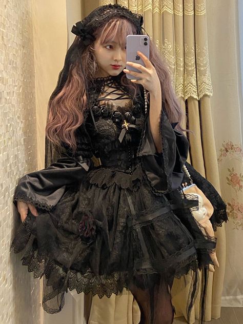 Gothic Lolita Dresses Lace Sleeveless Black Lolita Jumper Skirt Japanese Victorian, Victorian Gothic Dress, Harajuku Women, Outfits Dress, Vintage Girl, Holiday Party Dresses, Vestidos Vintage, Gothic Dress, Suspender Dress