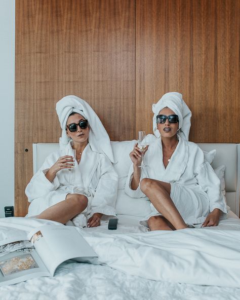 Bestie Staycation | Where your heart is now Foto Best Friend, Shotting Photo, Best Friend Photoshoot, Bff Photoshoot, Best Friends Shoot, Best Friends Aesthetic, Best Friend Photos, Cute Friend Pictures, Bestie Goals