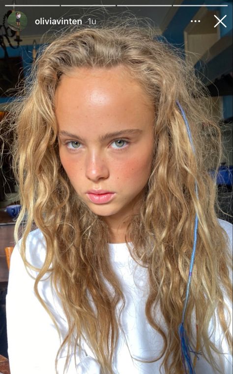 Hair Big Forehead, Olivia Vinten, Beach Blonde, Big Forehead, Shot Hair Styles, Dark Blonde, Curly Hair Cuts, Hair Inspo Color, Beach Hair