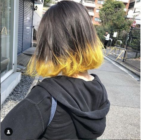 Yellow And Black Hair, Short Grunge Hair, Hair Color Streaks, Hair Streaks, Boring Hair, Short Hair Color, Penteado Cabelo Curto, Yellow Hair, Hair Images