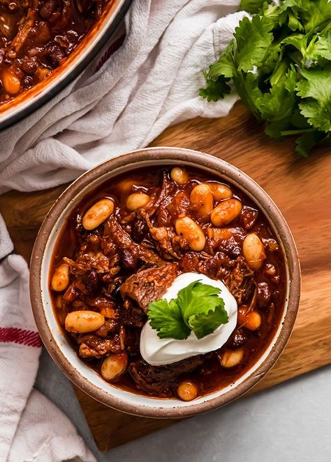 Beer Braised Short Rib Chili - This recipe is so easy and so delicious! Use your Dutch oven for a tender beer braised beef short rib. Add beans at the end or keep it beanless and just enjoy the short rib with the beer and chili flavor. Use your favorite beer or try our favorite - a stout! Simple enough to make for a crowd or a casual family dinner. Serve with homemade cornbread for a perfect chilly weeknight dinner. Short Ribs Chili Recipe, Unique Chili Recipes, Short Rib Chili, Beer Braised Short Ribs, Beer Braised Beef, Chili Food, Lunch Restaurant, Homemade Cornbread, Short Rib