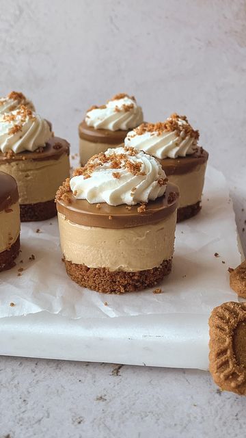 No Bake Cheesecake Filling, Dessert Mini, Biscoff Cheesecake, Cheesecake Mini, Biscoff Spread, Biscoff Cookies, Cheesecake Filling, Cheesecake Bites, Homemade Whipped Cream