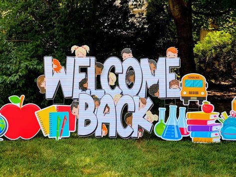 Welcome Back School Decorations, School Pto Ideas, First Day Of School Decoration Ideas, Teachers Day Decoration Ideas In School, Welcome Back To School Decoration Ideas, Welcome Back To School Ideas, Back To School Decoration Ideas, Welcome Party Ideas, School Yard Signs