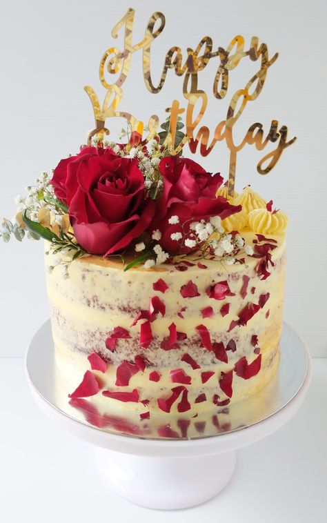 Red Velvet Birthday Cake Ideas For Women, Red Velvet Decorated Cake, Red Velvet Wedding, Brownie Shop, Red Velvet Birthday Cake, Red Velvet Bundt Cake, Red Velvet Wedding Cake, Red Birthday Cakes, Eid Cake