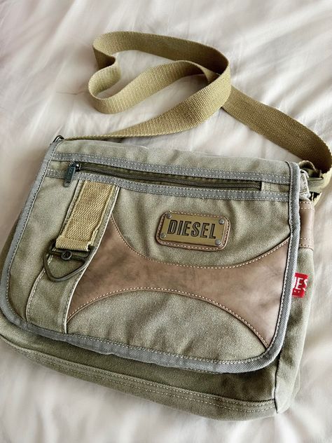 Diesel brand mute green tone bag. Half cotton half leather. Nature Creatures, How To Have Style, Pop Tabs, Pretty Bags, Magical World, Mode Inspo, Bags And Accessories, Cute Bags, Mode Vintage