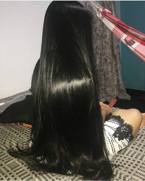 Instagram post by Cabelo de Rica ❤ • Dec 6, 2017 at 12:50pm UTC Long Shiny Hair, Long Silky Hair, Long Dark Hair, Super Long Hair, Long Black Hair, Long Hair Girl, Beautiful Long Hair, Silky Hair, Aesthetic Hair