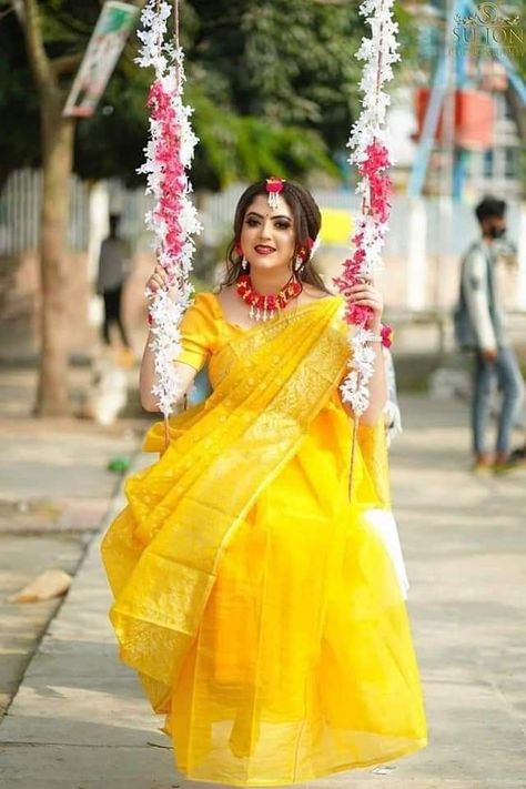 Haldi Saree Indian Bridal, Shadhi Dress, Makeup Look Indian, Haldi Look For Bride, Haldi Look, Bride Fashion Photography, Haldi Ceremony Outfit, Haldi Dress, Love Crush