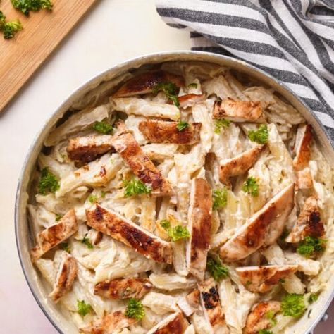 Garlic Parmesan Chicken Pasta - Oh Snap Macros Parm Chicken Pasta, Garlic Parm Chicken Pasta, Easy High Protein Dinner, Oh Snap Macros, Chicken Pasta Sauce, High Protein Dinner Recipes, Garlic Parm Chicken, Garlic Parmesan Chicken Pasta, Parm Chicken