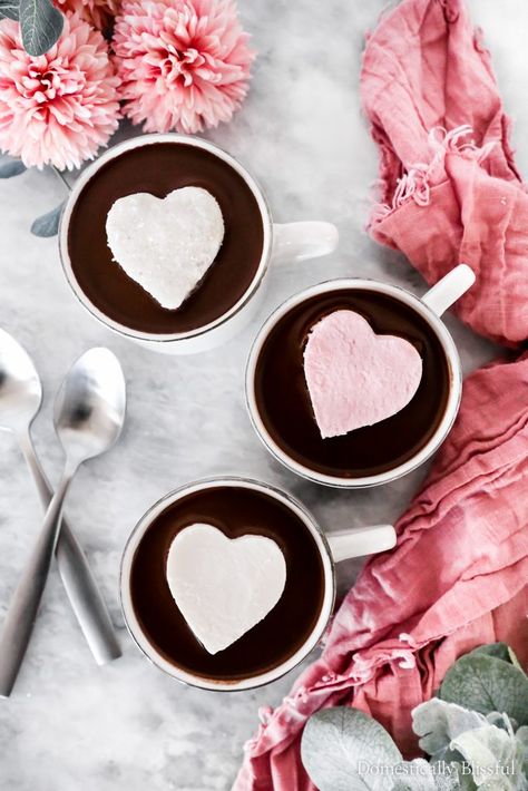 These Frozen Whipped Cream Hearts are the perfect Valentine's Day addition to your hot chocolate. | Whipped cream marshmallows for hot chocolate. | Valentine's hot chocolate toppers. | Sweet edible hearts for hot chocolate. | Pink hot chocolate whipped cream heart toppers. | Frozen whipped cream marshmallows for hot chocolate. | Fun way to top your hot chocolate with only 5 ingredients. Frozen Whipped Cream, Chocolate Toppers, Vanilla Marshmallows, Recipes With Marshmallows, Homemade Marshmallows, Bon Weekend, Homemade Vanilla, Vanilla Flavoring, Christmas Baking