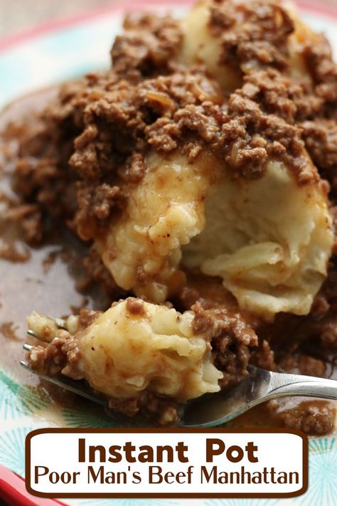 Ground Beef And Gravy, Beef Manhattan, Husband Casserole, Beef And Gravy, Instant Pot Beef Recipes, Hot Beef Sandwiches, Sauce Cheddar, Casserole With Ground Beef, Beef Gravy