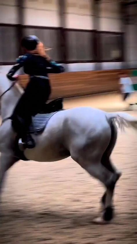 Horses Bucking People Off, Horse Riding Videos Jumping Fail, Horse Riding Fails Videos, Horse Riding Motivation, Horse Jumping Fails, People Falling Off Horses, Naveen Richard, Horse Riding Fails, Cavalli Video