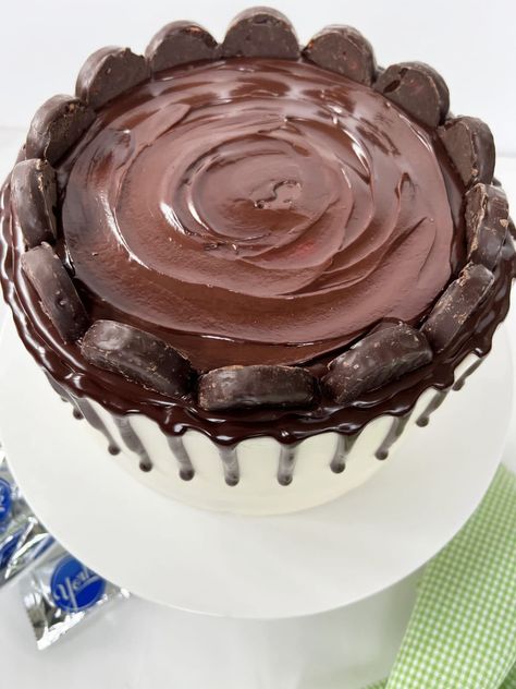 York Peppermint Patty Cake, Peppermint Patty Cake, Doctored Cake Mix Recipes, Chocolate Peppermint Cake, Cake Mix Doctor, York Peppermint Patty, Mix Chocolate, Patty Cake, Peppermint Patty