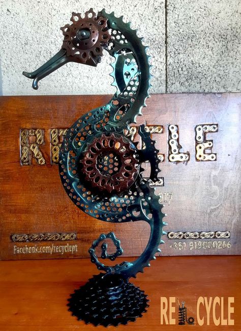 Metal Seahorse, Welding Women, Fish Sculptures, Seahorse Art, Heavy Metal Art, Sculpture Art Clay, Welding Art Projects, Sculpture Projects, Fish Sculpture