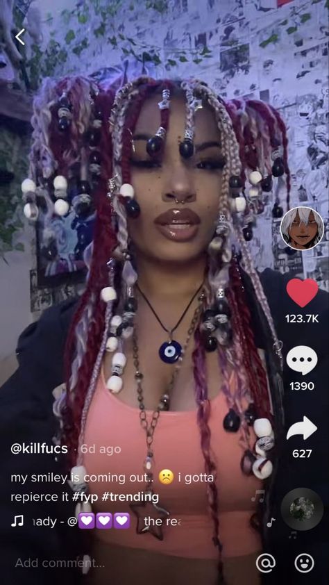 Jaded Locs, Alternative Box Braids, Jaded Braids With Beads, Goth Locs, Jade Braids With Bangs, Alt Braided Hairstyles, Jade Braids Tutorial, Split Dye Braids, Alternative Braids