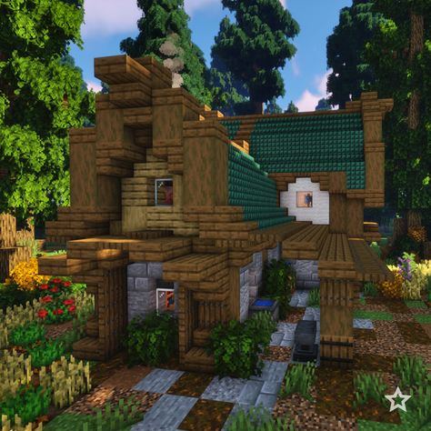 Medieval Roof Minecraft, Medium Size Minecraft Houses, Medium Minecraft Houses, Minecraft Medium House, Small Medieval House, Minecraft Medieval Village, Minecraft Cabin, Minecraft Roof, Minecraft Building Designs